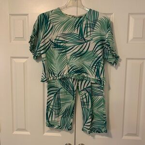 Beautiful Tropical Leaf Print Capri Set